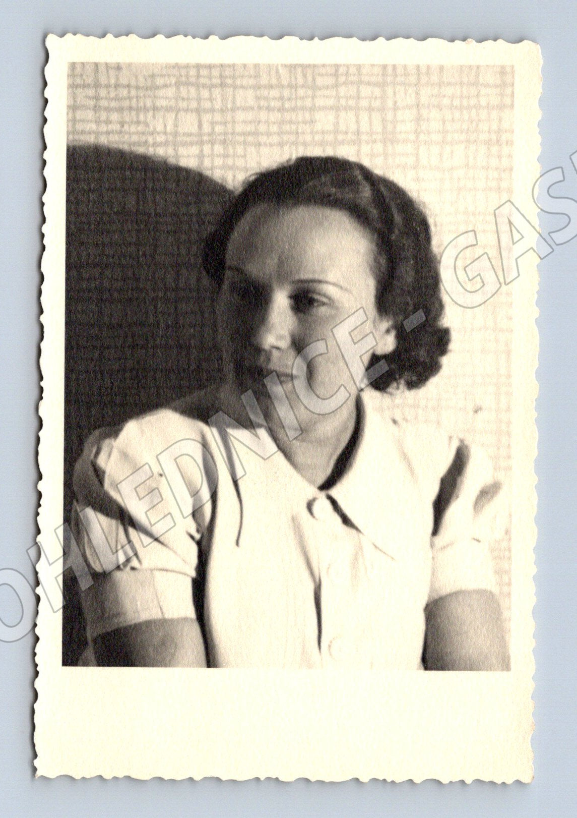Stará fotografie usměvavá žena (M32701)