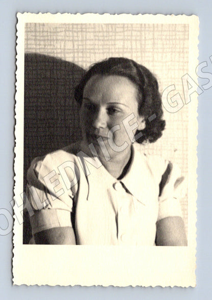 Stará fotografie usměvavá žena (M32701)