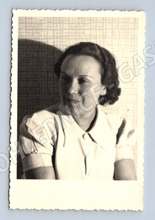 Stará fotografie usměvavá žena (M32701)