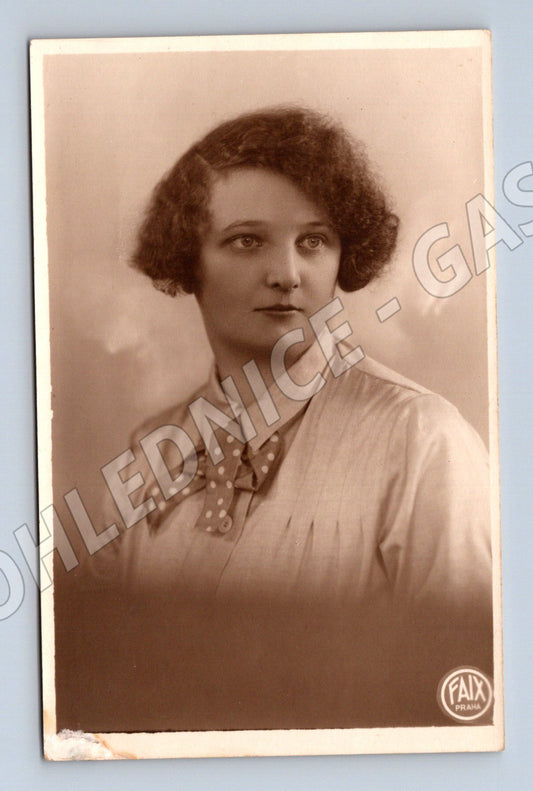 Pohlednice portrét ženy 1930 (M32706)