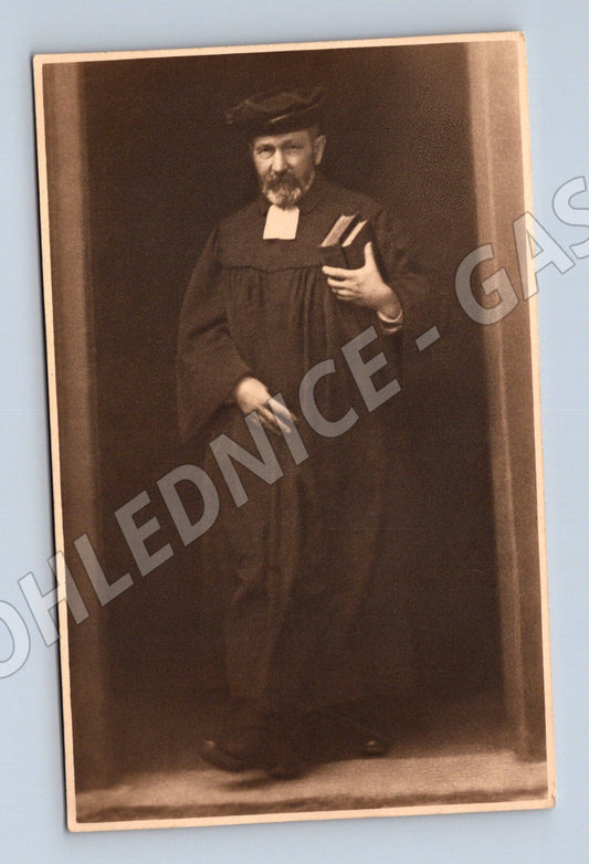 Stará fotografie Brno Žabovřesky muž v taláru 1934 (M32727)