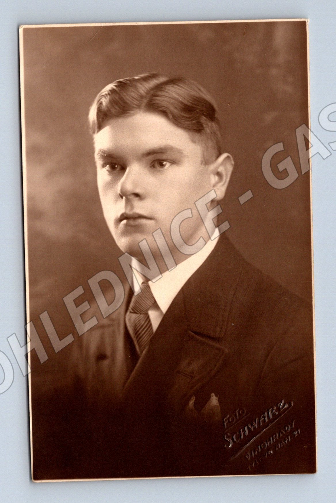 Stará fotografie mladý muž ateliér Schwarz (M32729)