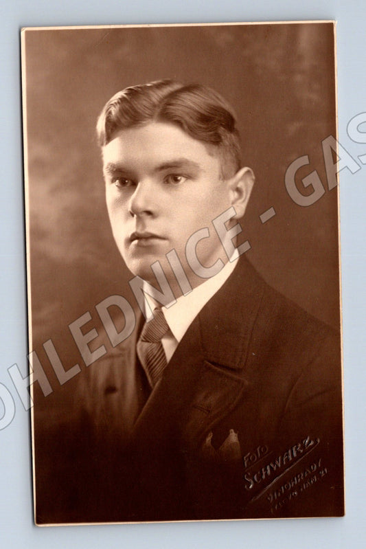 Stará fotografie mladý muž ateliér Schwarz (M32729)