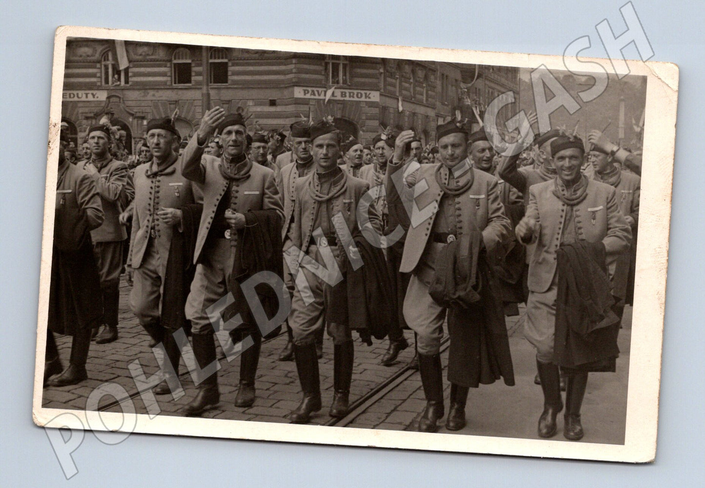Pohlednice průvod sokol v uniformách I. republika (M32750)
