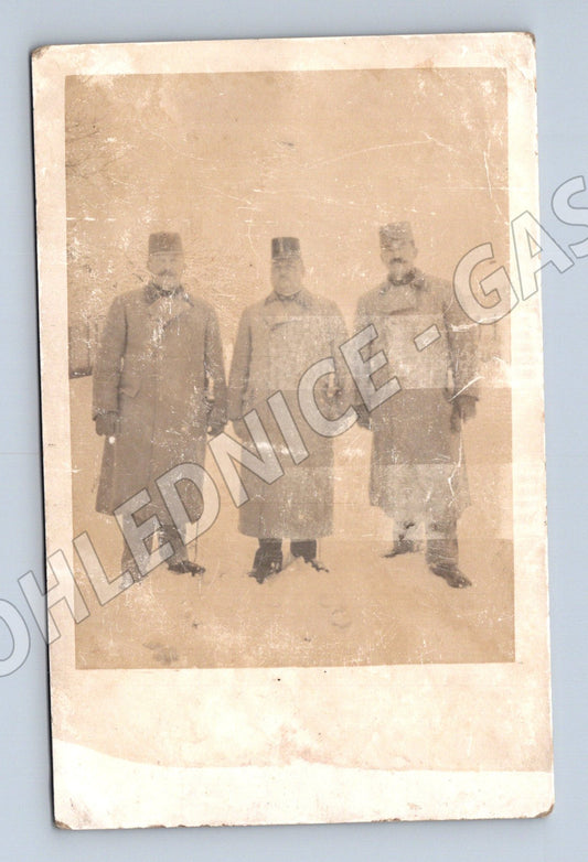 Pohlednice tři vojáci v uniformách (M32760)