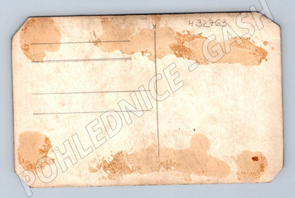 Pohlednice skupina osob v uniformách u stolu (M32763)