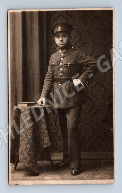 Pohlednice muž ve vojenské uniformě (M32769)