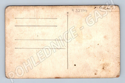 Pohlednice skupina osob v uniformě a psem (M32774)