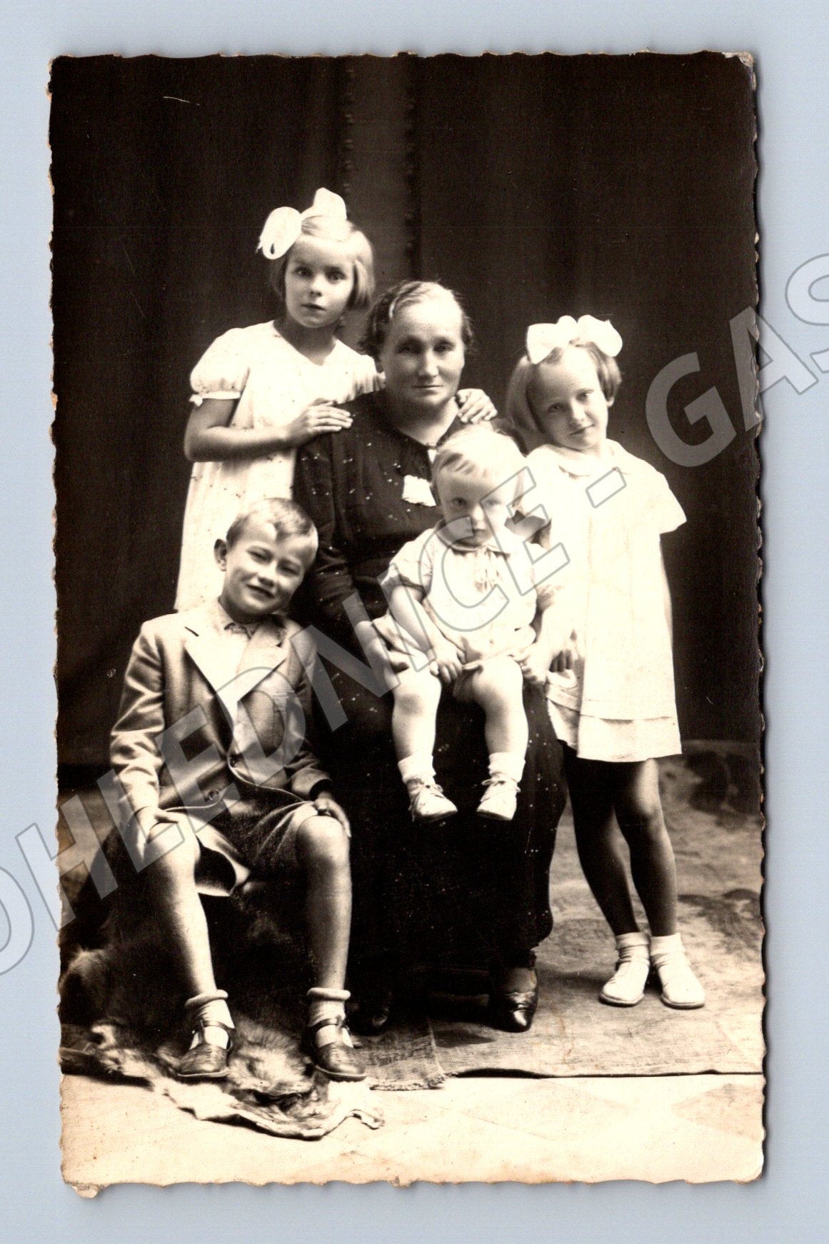 Pohlednice skupina pěti dětí (M32783)