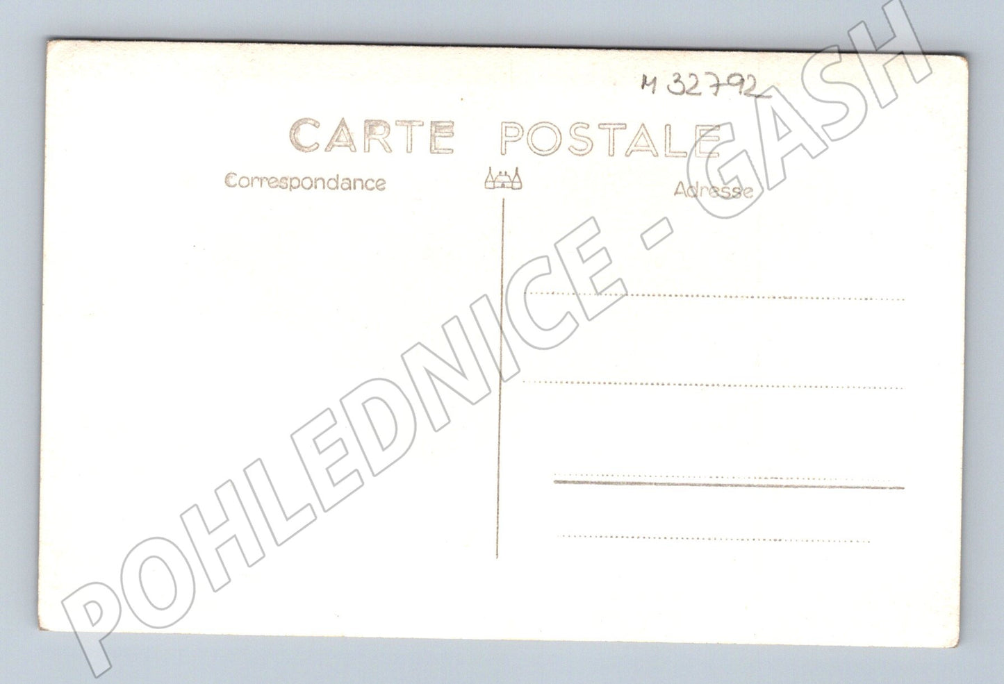 Pohlednice žena s míčkem na ulici (M32792)