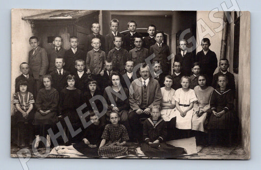 Stará fotografie Sp. Nová Ves školní třída s učitelem (M32799)