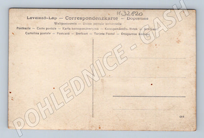 Pohlednice tři ženy v dobovém oblečení (M32820)