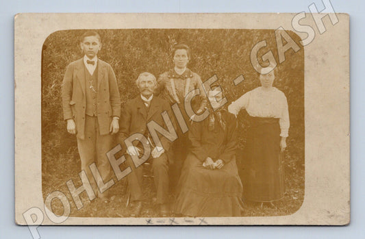 Pohlednice Křtín u Blanska rodinná skupinová fotografie (M32830)