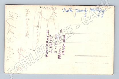 Stará fotografie Praha skupina lidí v ateliéru 1931 (M32864)