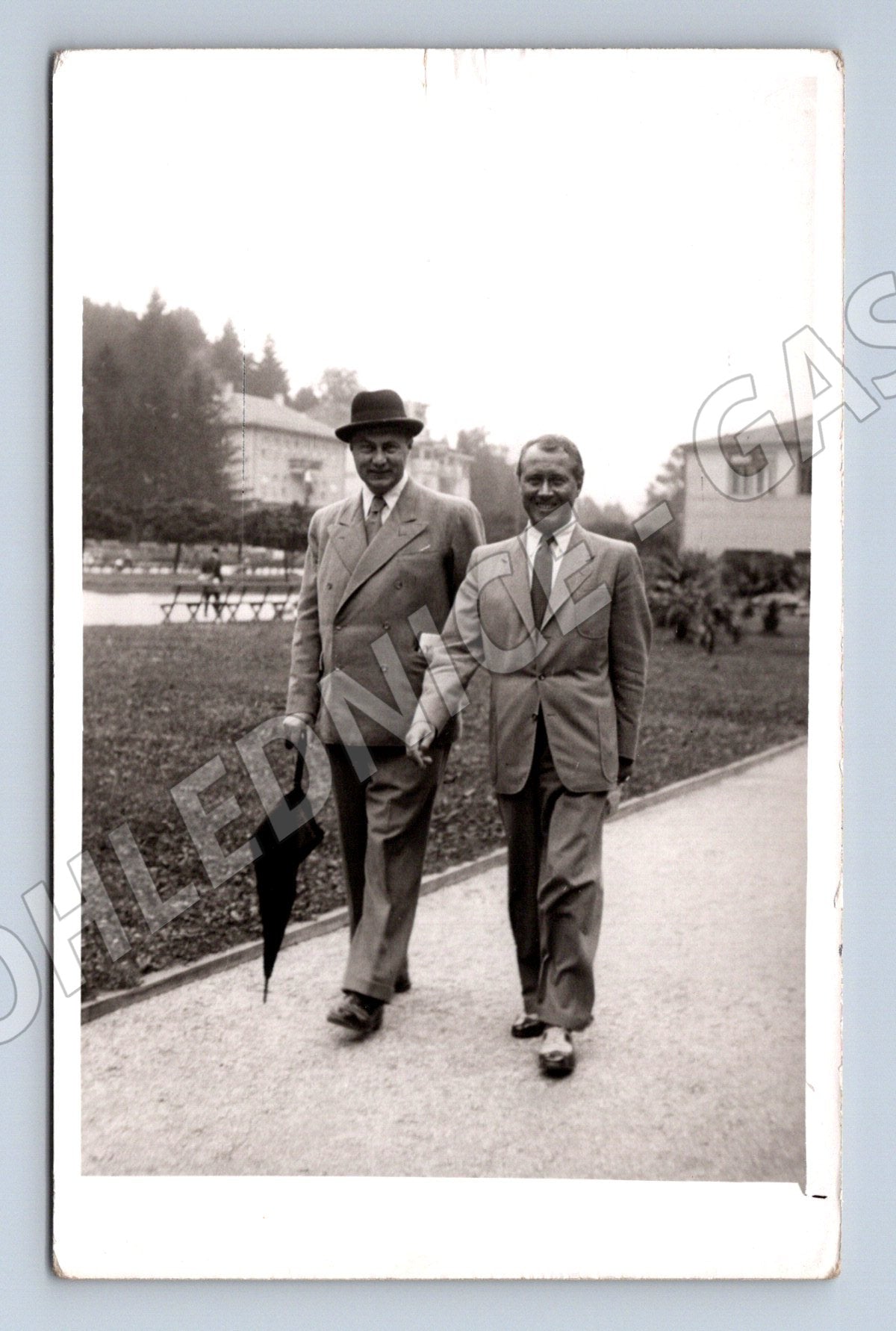 Stará fotografie Luhačovice dva muži v oblecích (M32874)