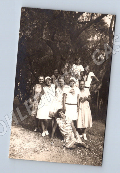 Pohlednice Francie Menton skupina mladých žen 1929 (M32886)
