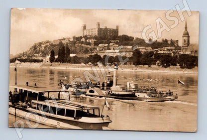 Pohlednice Slovensko Bratislava hrad a lodě (M32929)