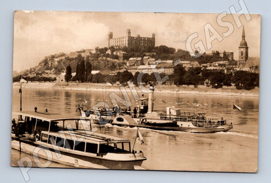 Pohlednice Slovensko Bratislava hrad a lodě (M32929)