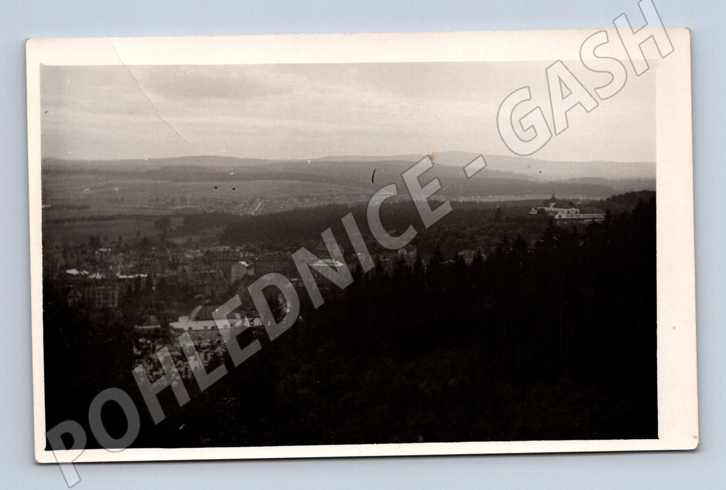 Pohlednice široký výhled na město v údolí (M32965)