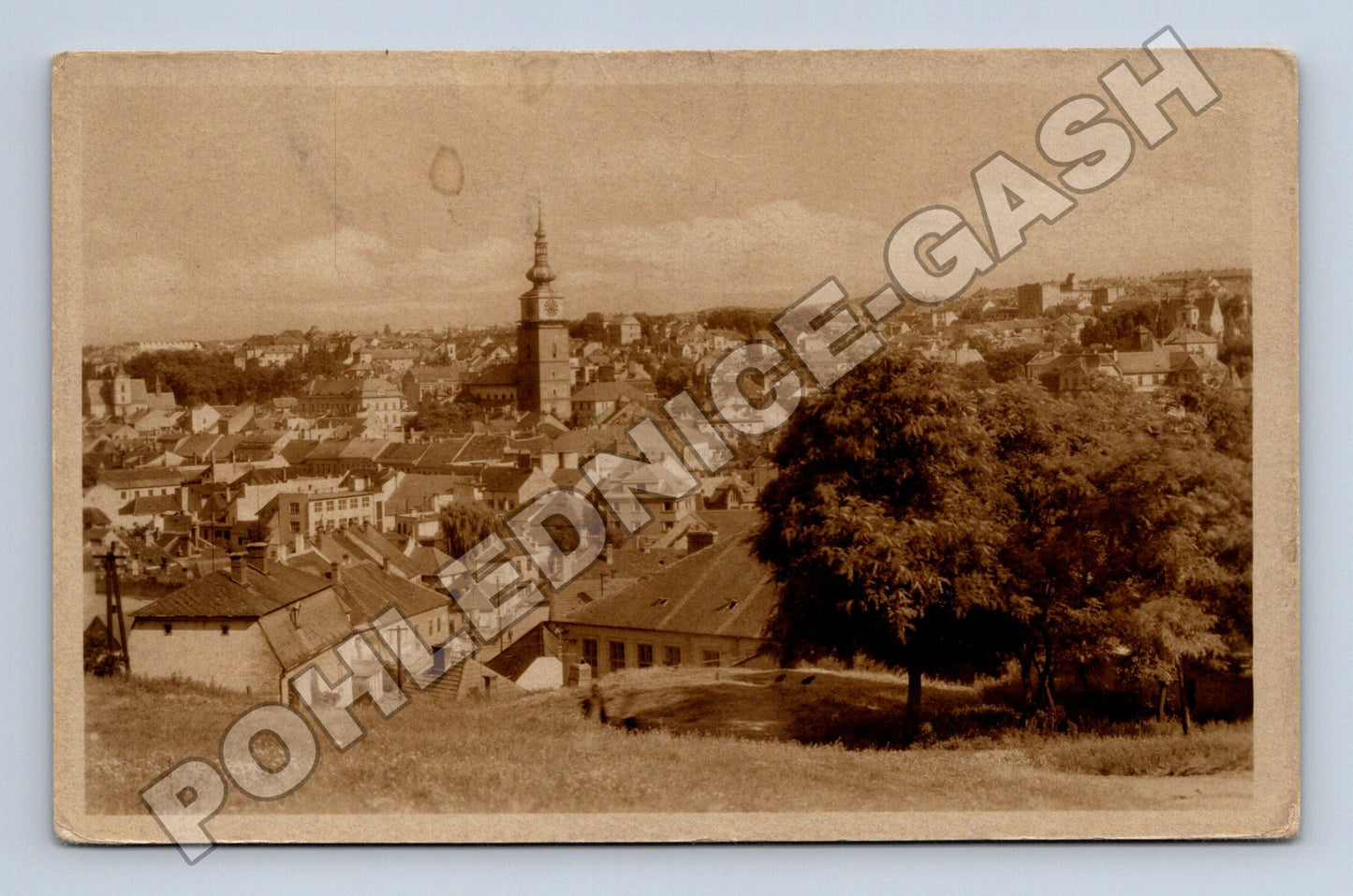 Pohlednice Třebíč panorama s kostelem 1930 (M32984)