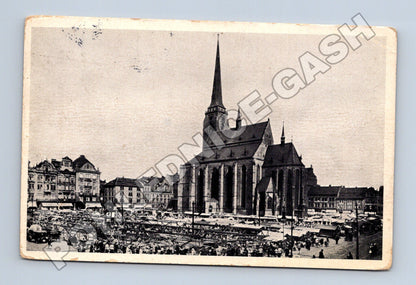Pohlednice Plzeň náměstí kostel sv. Bartoloměje trh 1940 (M33029)