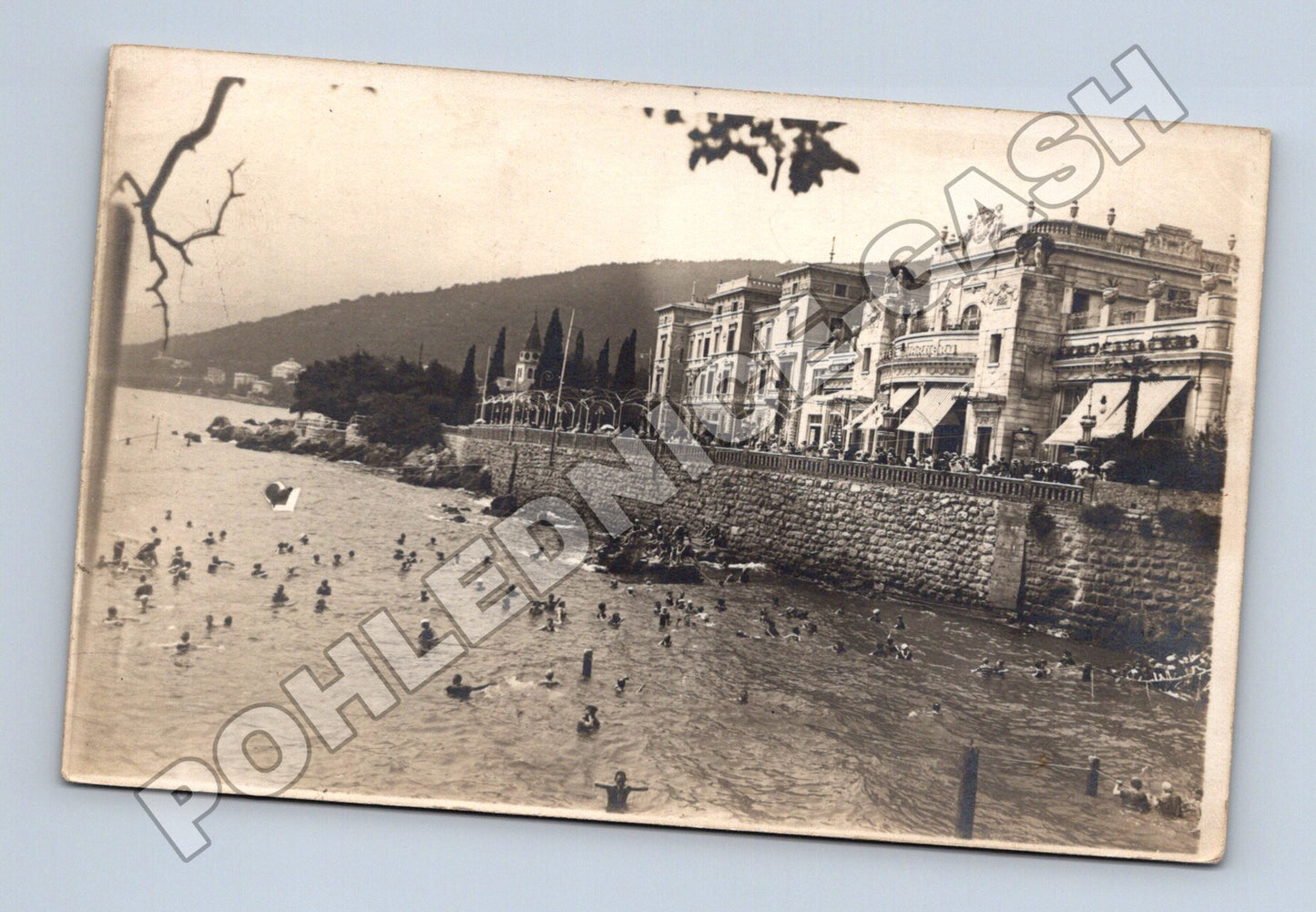 Chorvatsko pobřežní letovisko, koupání v moři kolem 1920 (M33135)