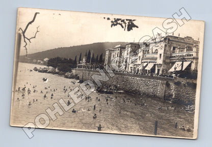 Chorvatsko pobřežní letovisko, koupání v moři kolem 1920 (M33135)