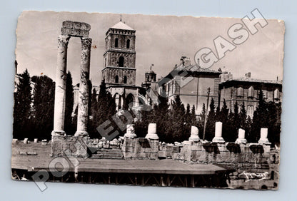 Pohlednice Francie Arles divadlo a Saint-Trophime 1953 (M33373)