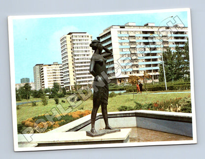 Pohlednice Srbsko Bělehrad socha moderní architektura (M33944)
