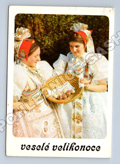Pohlednice ženy v krojích Velikonoce (M34159)