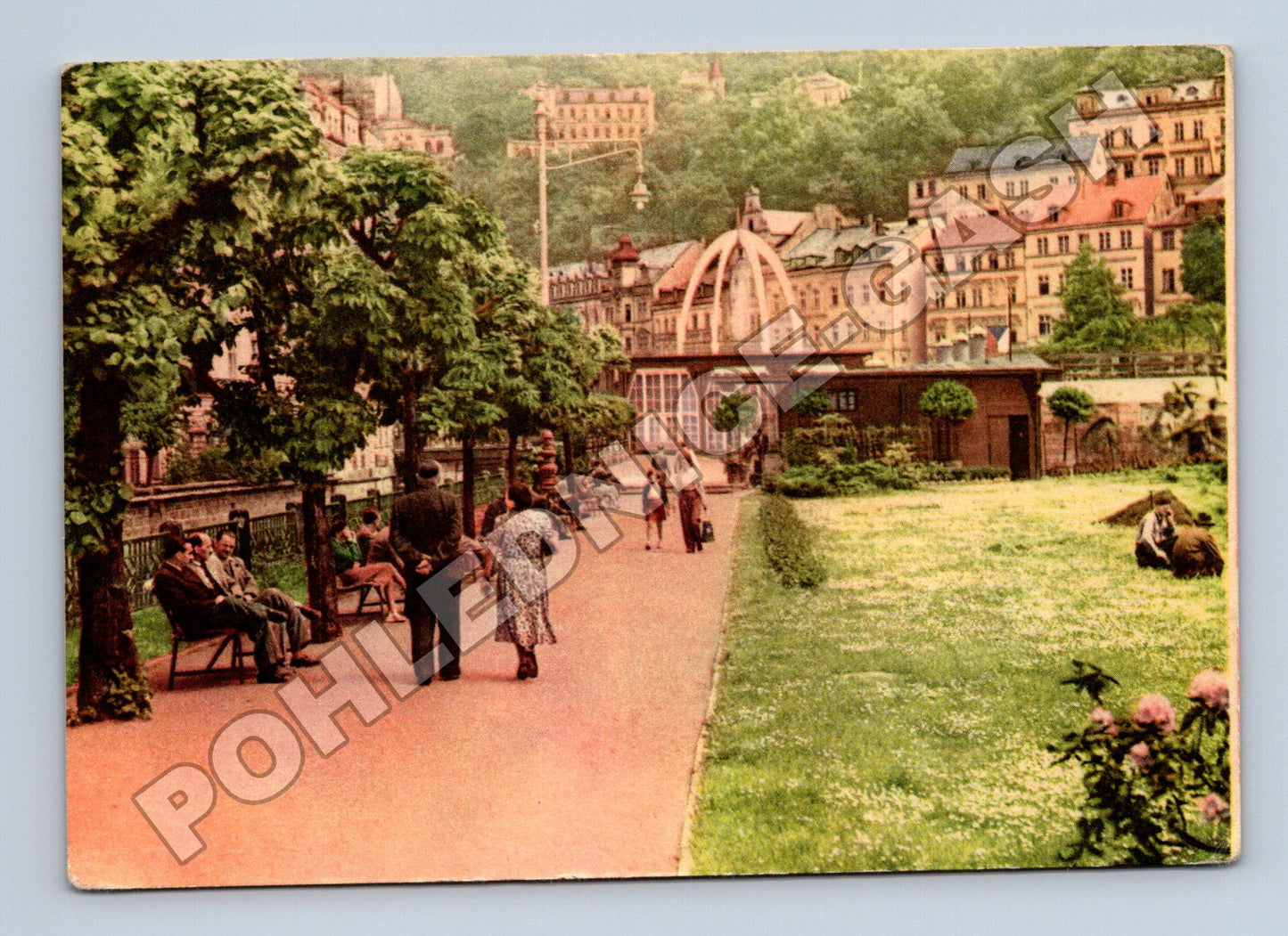 Pohlednice Karlovy Vary Vřídlo s lidmi (M34237)