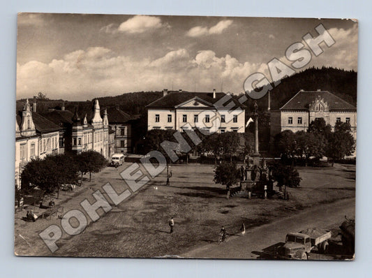 Pohlednice Stříbro náměstí s kašnou (M34263)