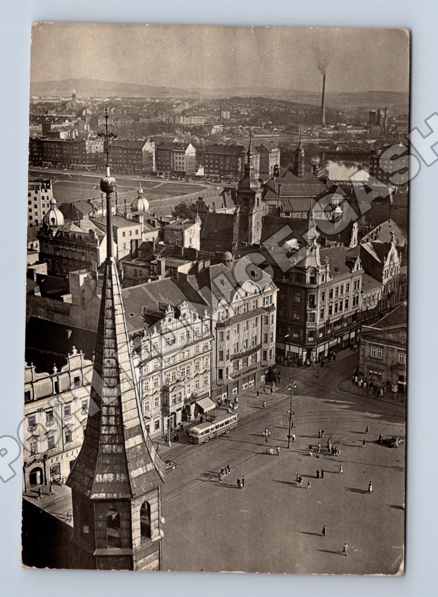 Pohlednice Plzeň náměstí Republiky kostel 1958 (M34307)