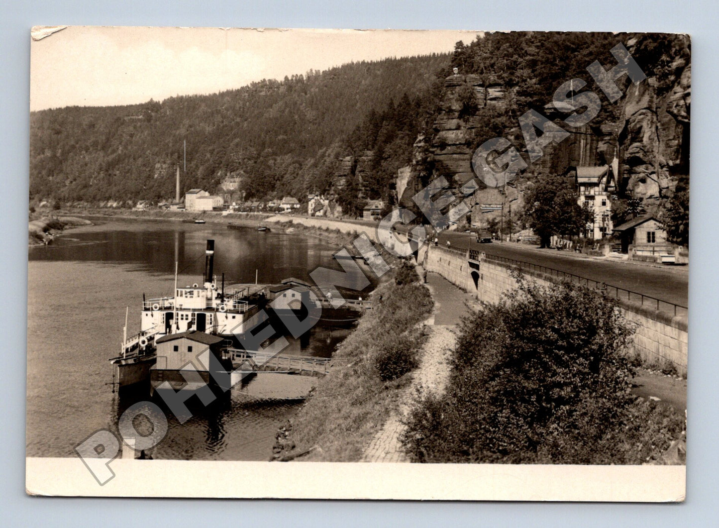 Pohlednice Hřensko České Švýcarsko nábřeží s lodí (M34323)