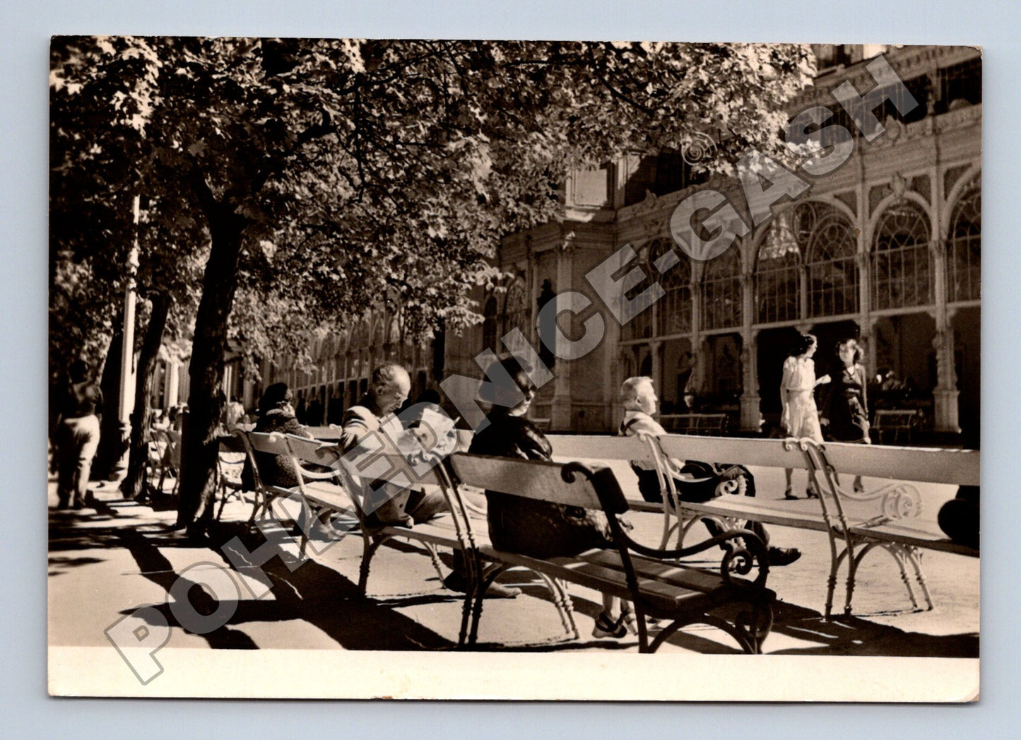 Pohlednice Mariánské Lázně Kolonáda lidé 1952 (M34351)