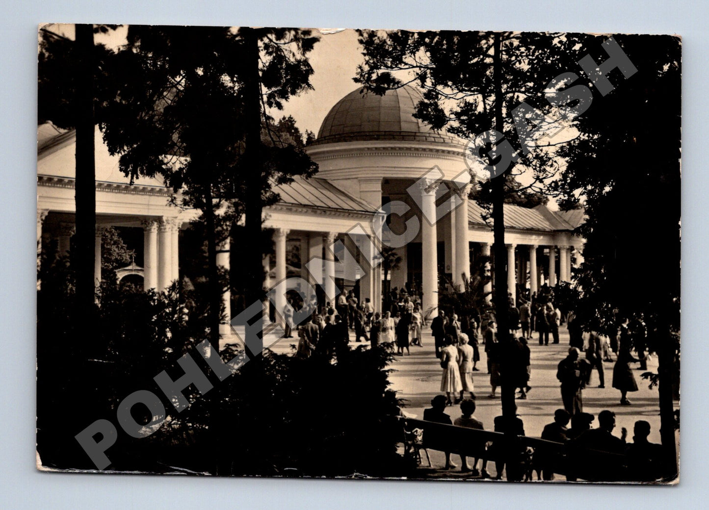 Pohlednice Mariánské Lázně Rudolfův pramen kolonáda 1953 (M34365)