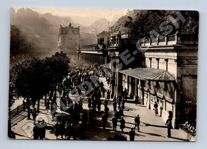 Pohlednice Karlovy Vary Kolonáda s lidmi 1960 (M34366)