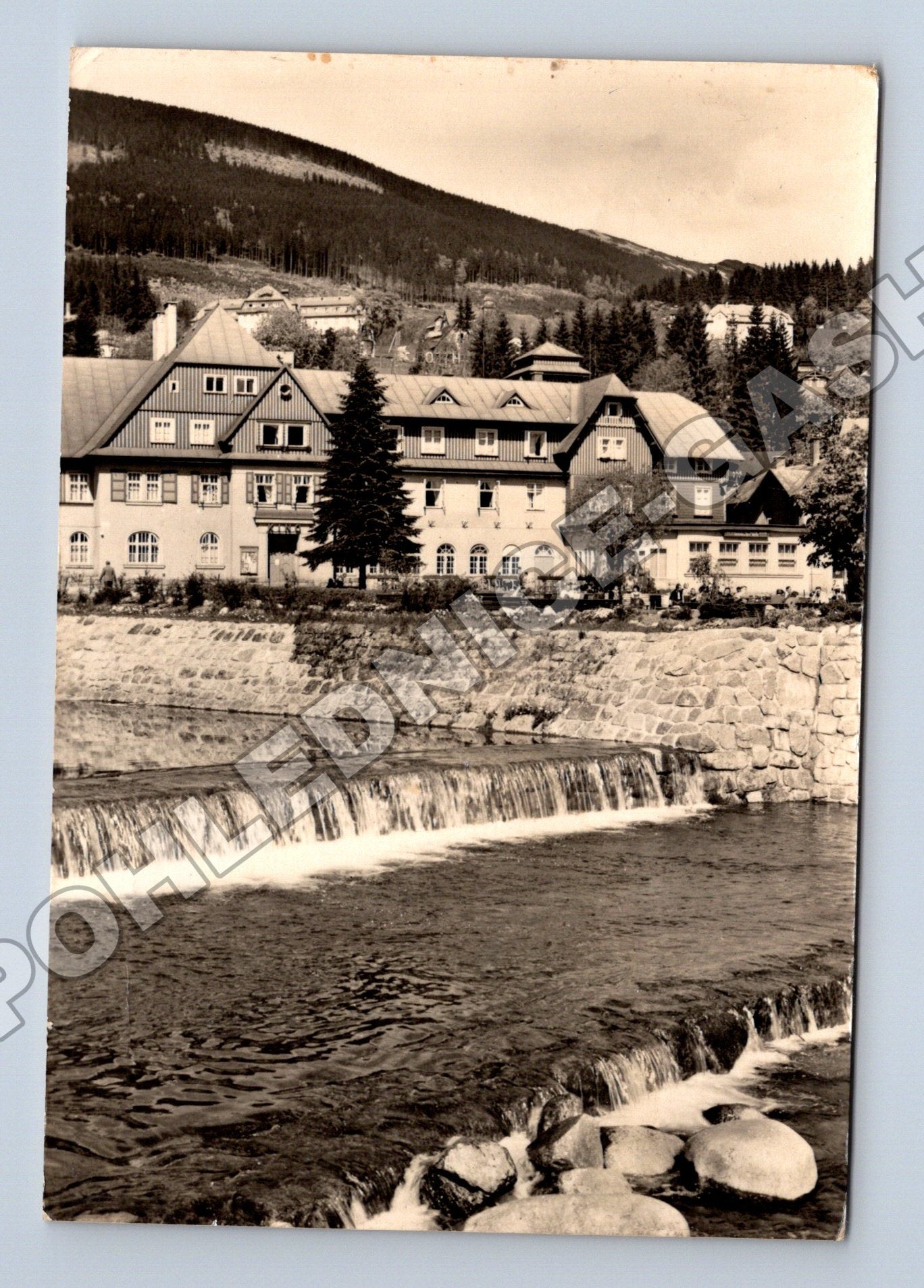 Pohlednice Špindlerův Mlýn řeka a budovy 1941 (M34370)