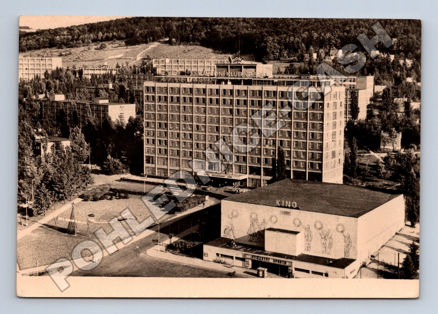 Pohlednice Gottwaldov Náměstí Práce kino Jiskra 1954 (M34372)