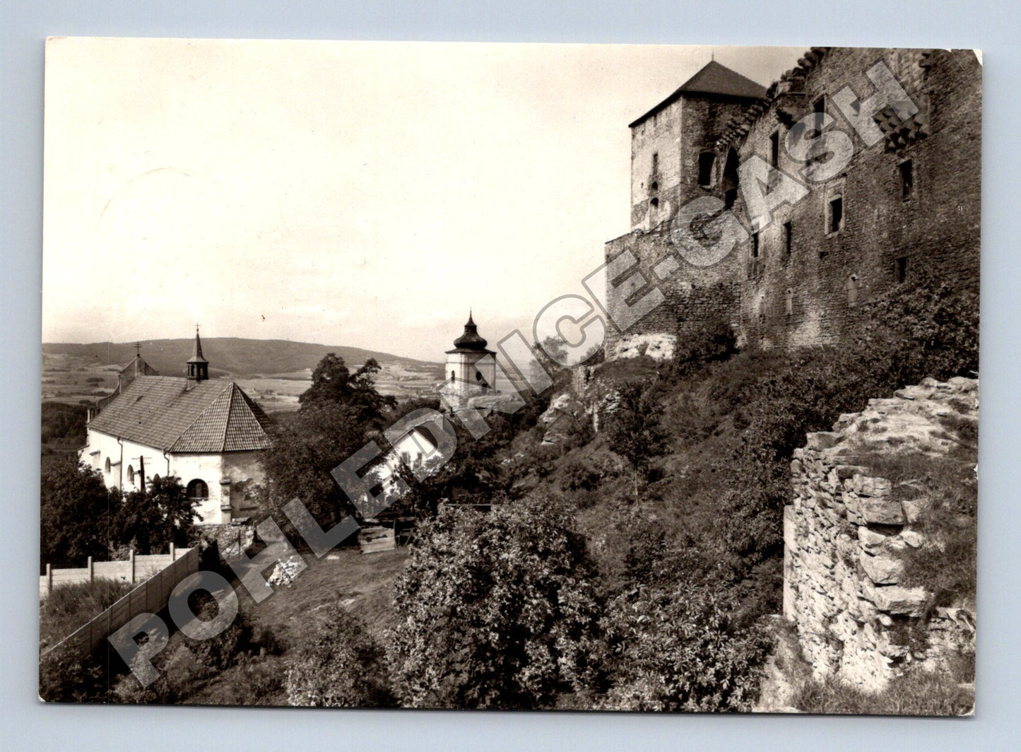 Pohlednice Lipnice nad Sázavou hrad a kostel kolem 1940 (M34412)