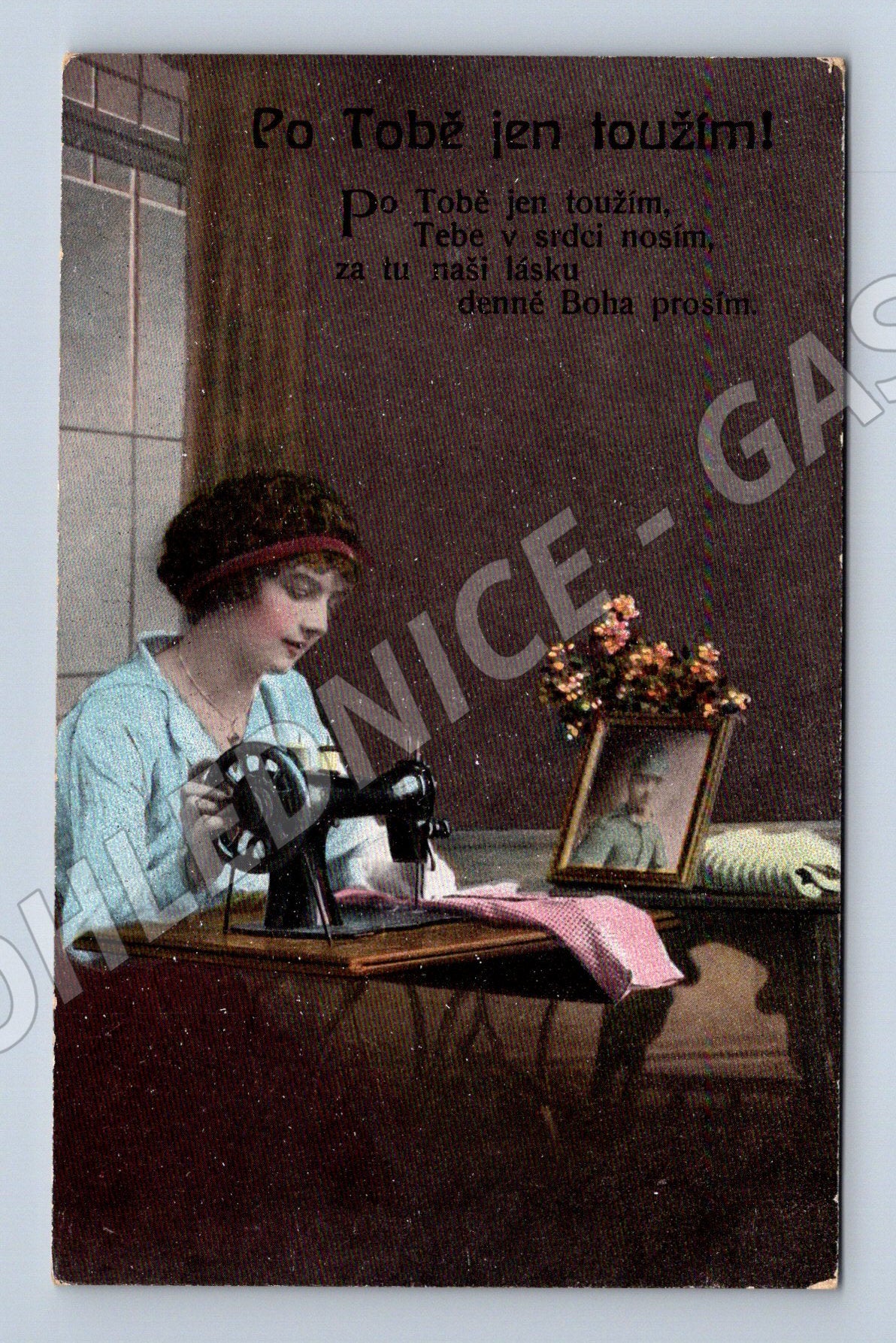 Pohlednice žena u šicího stroje kolorovaný motiv (M3459)