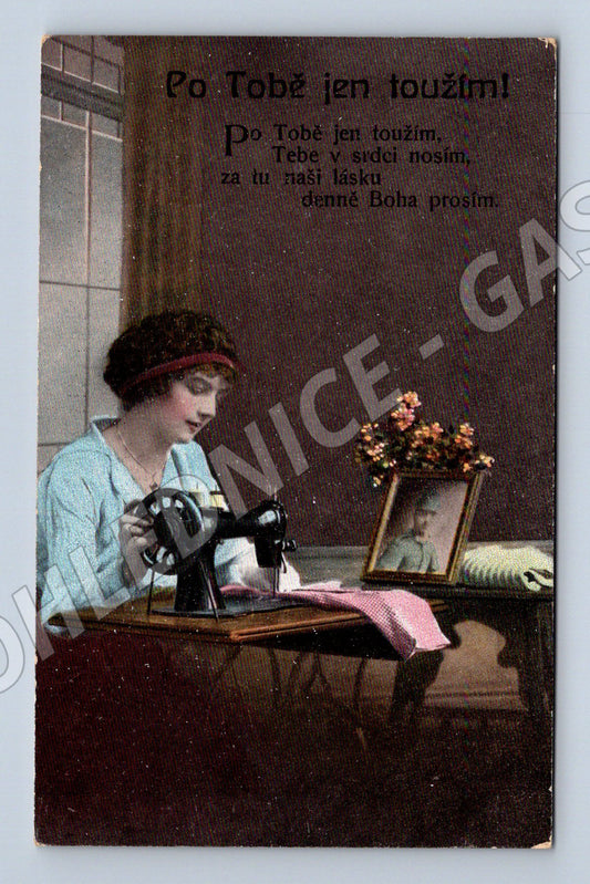 Pohlednice žena u šicího stroje kolorovaný motiv (M3459)