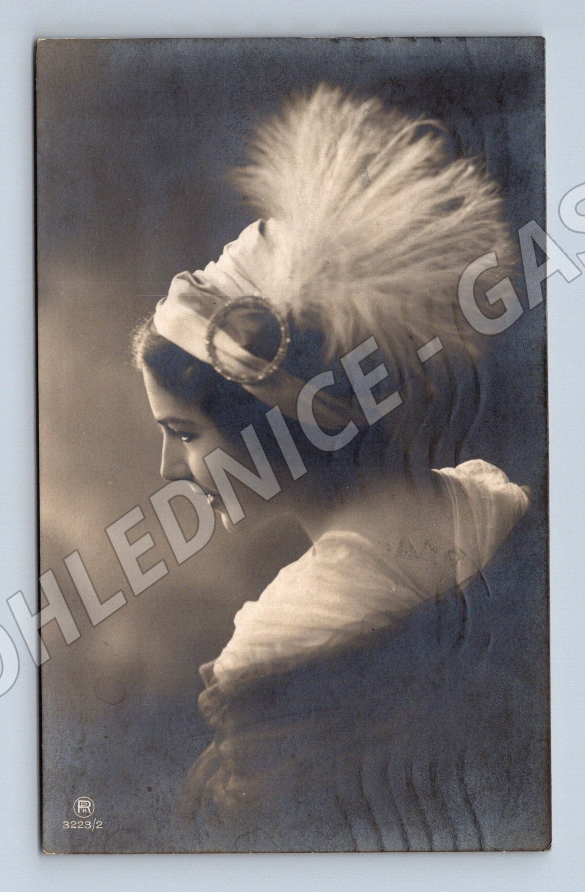 Pohlednice portrét dívky se závojem (M3465)