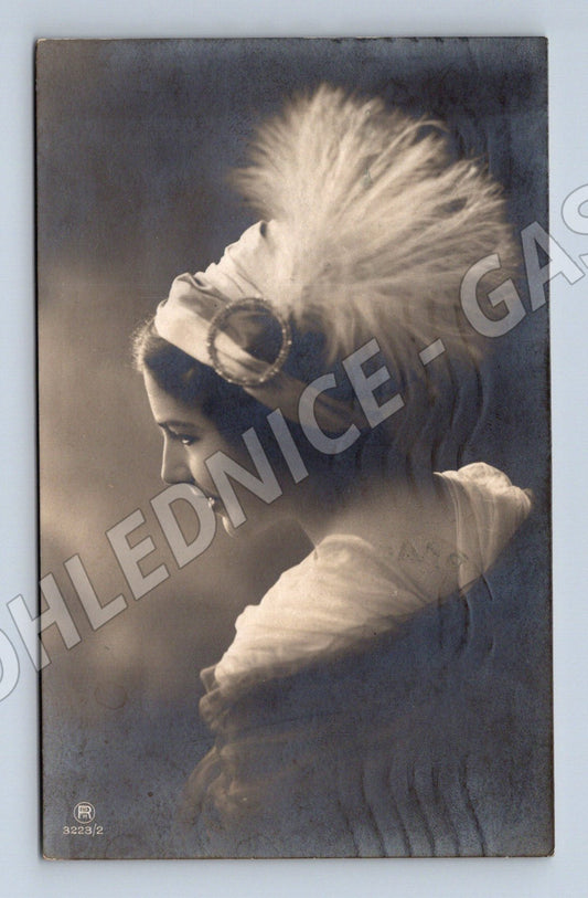 Pohlednice portrét dívky se závojem (M3465)