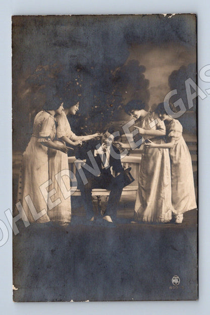 Pohlednice ženy v parku Praha 1907 (M3466)