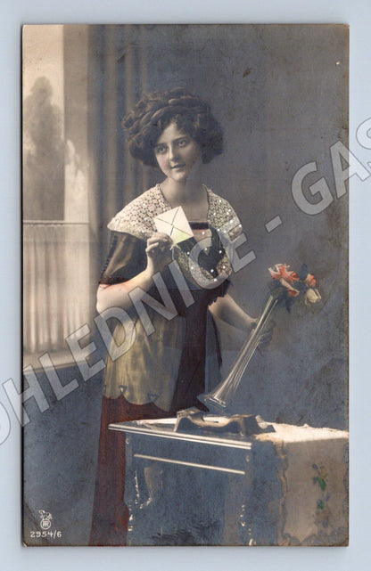 Pohlednice žena u psacího stolu 1912 (M3472)