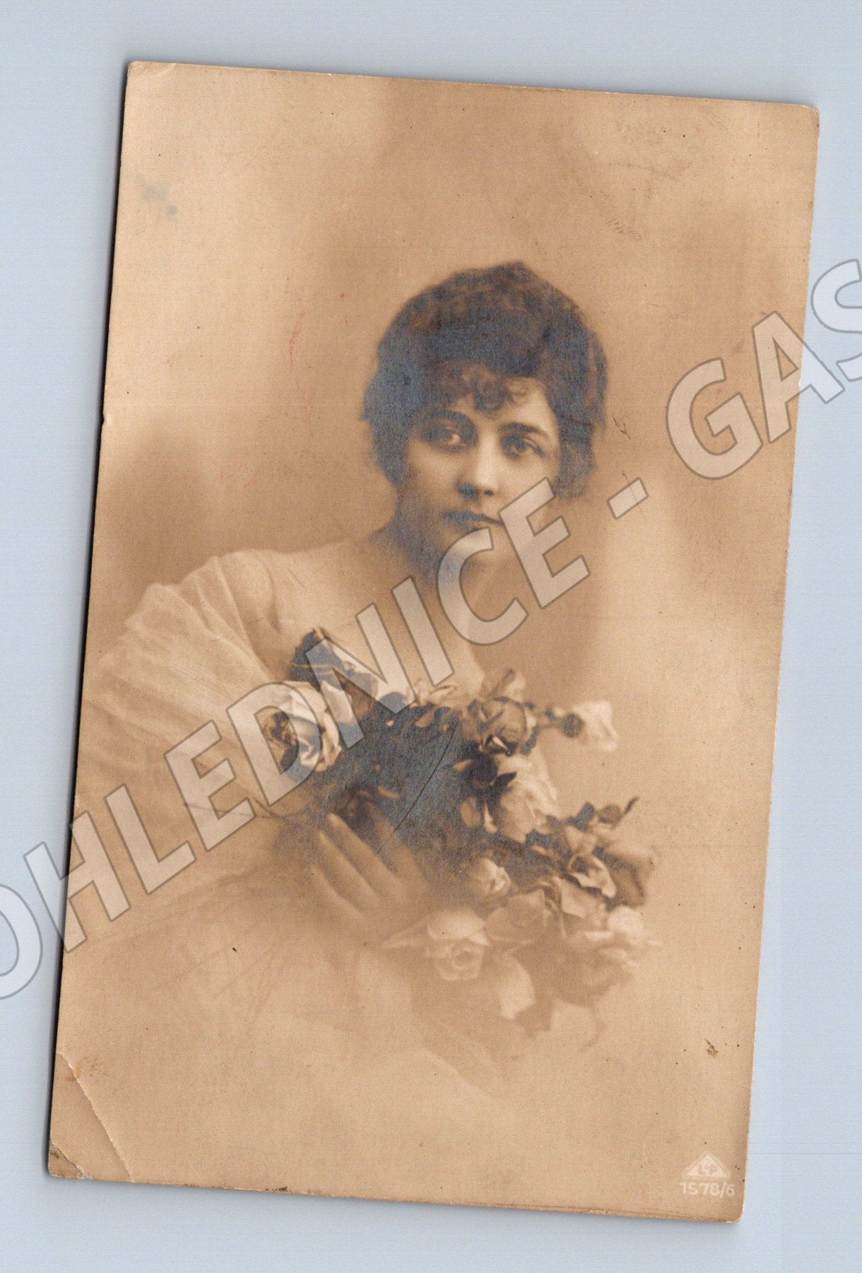 Pohlednice portrét mladé ženy ČSR cca 1920 (M3482)