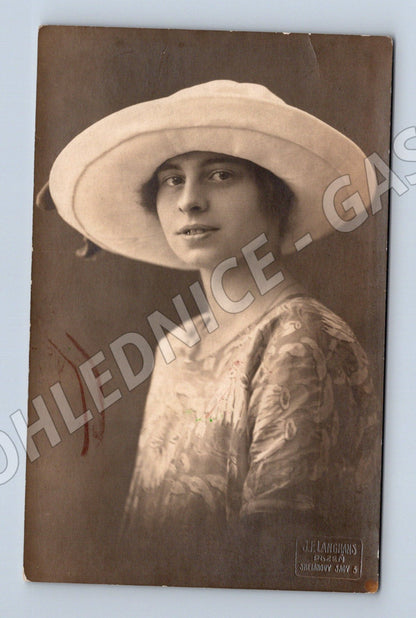 Pohlednice portrét mladé ženy sepia 1922 (M3485)