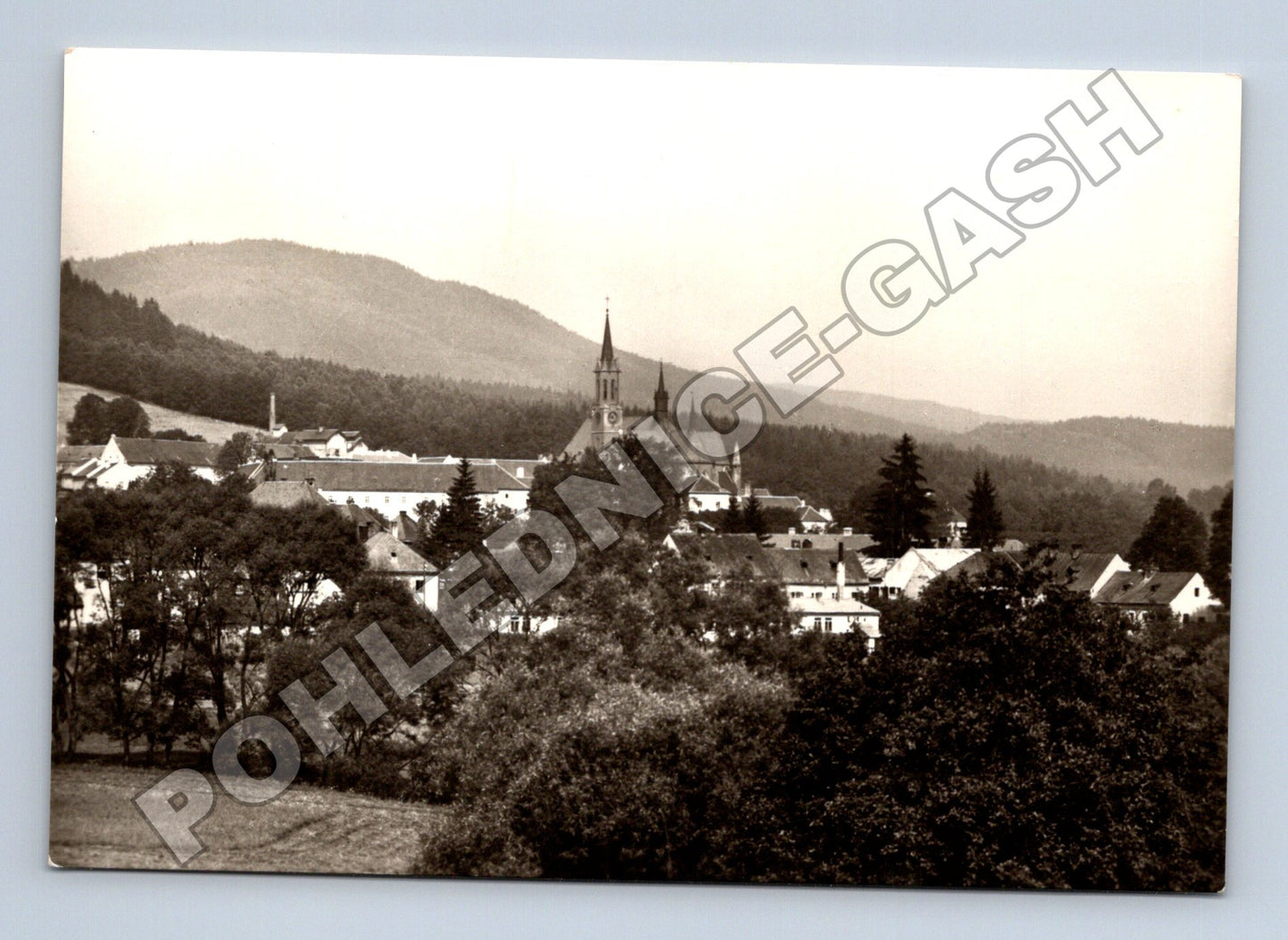 Pohlednice Vyšší Brod celkový pohled s klášterem (M35116)