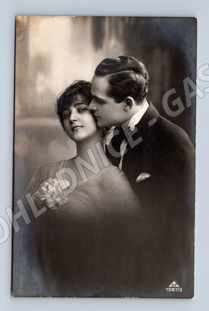 Pohlednice romantický pár ČSR do 1950 (M3531)